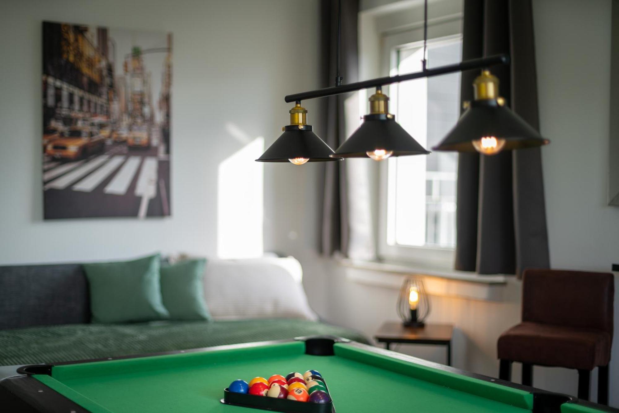 Homely-Apartment Manhattanart, Zentral, Parkplatz, Billard,Ps4, Dart, Balkon Билефелд Екстериор снимка